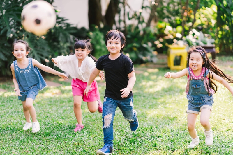 Lợi ích của việc cho trẻ chơi ngoài trời