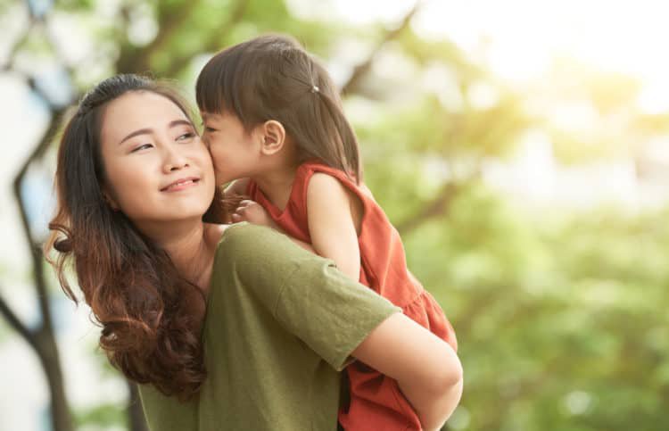 Mẹ thân thiện, con vui vẻ